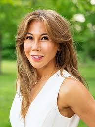 Adriana Hauser's Instagram, Twitter & Facebook