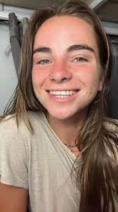 Lindsay Lariviere's Instagram, Twitter & Facebook