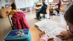 Erster schultag nach den sommerferien ist am montag, 13. Schule In Bayern Offnung Von Grundschulen Und Kitas Alle Fragen Und Antworten Zu Maskenpflicht Tests Mutation Und Co Sudwest Presse Online