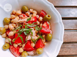 Mettete a lessare in acqua bollente salata le orecchiette. Ricetta Dell Insalata Di Ceci Tonno E Pomodori Ricetta Light