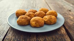 Questo è il caso delle polpette di patate, sapore tipico di tutte le cucine delle nonne della sicilia occidentale. Polpette Di Patate Alla Siciliana Con Provola Super Golose