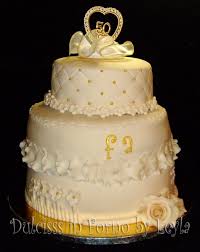 Da dedicare alla vostra metà se a festeggiare siete proprio voi: Torta 50 Anni Di Matrimonio A 3 Piani In Stile Wedding Decorata In Pasta Di Zucchero