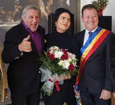 Ilie nastase este in pragul celui de al cincilea divort, dar pastreaza legatura cu sotia sa. Decizia SoÈ›iei Lui Ilie NÄƒstase Ce Va Face Ioana Simion DupÄƒ DivorÈ› Sunt MulÈ›i Bani La Mijloc Impact