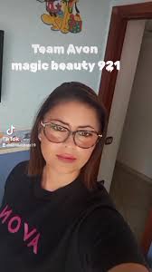Entra nel mio team Avon insieme lavoreremo, ci formeremo, ci divertiremo  ....., Allle prime tre persone che mi contattano riceveranno al momento  dell'iscrizione un rossetto .....