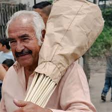 Papas fritas 🥔 "Don Papas" 🥔 se pone a sus órdenes 🫡 . . . Venta de papa  frita por kilo contamos con diferentes sabores 😋 * Natural 🥔 * Adobada  🌶️ *