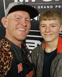 AD “Dad?” “Yes, babe?” “What is a goalkeeper's favourite snack?” “Dunno,  Richard” “Beans