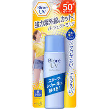 The milky sunscreen gives the skin invisible protection against the blazing sun without a dry feeling. Kao Biore Uv Smooth Perfect Milk Spf50 Beauty Box Japan