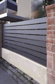 Zaune Tore Sichtschutz Mit Geraden Paneelen Oder In Geschlossener Bauweise Zaun Kaufen Sichtschutz Aluminium Gartenzaun Alu