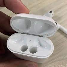 My Airpods Case Got Stain Dirt A Day After I Purchased And Used It Both Airpods Are Clean Though Where Is This Dirt Coming From Airpods