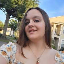 Are graham crackers available here? I do not go down the biscut aisle, (is  there one) but I would buy these.