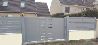Portail Coulissant Motorise Et Cloture Sur Muret Portail Aluminium Maisons Exterieures Portail