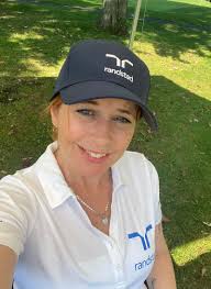 Hier, une cinquantaine d'employés de Randstad étaient bénévoles pour le  golf de Bombardier au Club de Golf Le Mirage pour la Fondation Jean  Lapointe.