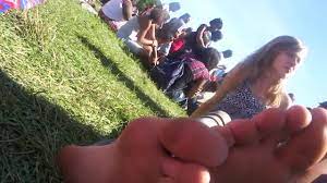 Voyeur finds the perfect pair of female amateur feet in public - Feet9