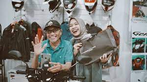 Bigo live hot kelihatan uting prank ojol yang viral hot 😱😱😍. Twitter Effect Driver Ojol 68 Tahun Yang Viral Akhirnya Dapat Honda Beat