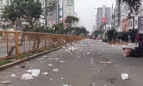 ¡Avenida Brasil Implora Limpieza! Parada Militar Deja Rastro Impactante