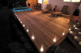 17 Tipps Fur Holz Boden Belag Im Garten Oder Auf Der Terrasse Hintergarten Terrasse Holz Deckbeleuchtung