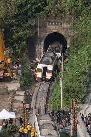 At 09:28 nst (01:28 utc), a southbound 408 taroko express train bound for chongde station derailed as it entered the chingshui tunnel south of heren. Yw3rrvnccg1cgm