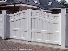 Sylter Friesentor Mit Geschlossener Fullung Als Sichtschutz Entrance Gates Design House Gate Design Gate Design