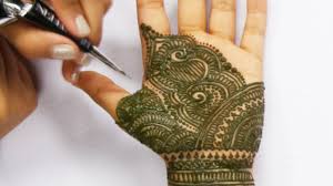 It usually depends on how long the mehandi pastel was left. 7 Hours Of Henna Tattoos In 90 Seconds Youtube