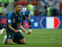 À deux mois du coup d'envoi de la coupe du monde, découvrez notre présentation des maillots domicile et extérieur des sélections nationales. Coupe Du Monde 2018 Des Buts Du Talent Du Genie Le Mondial A Toute Vitesse De Kylian Mbappe