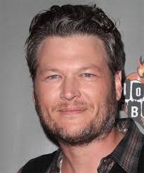 Blake Shelton Short Wavy Dark Grey Hairstyle Blake Shelton Blake Shelton And Gwen Gwen Stefani And Blake
