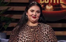 Narcisa birjaru, o tanara de 24 de ani, din bucuresti, se numara printre cei trei bucatari ajunsi in finala emisiunii culinare chefi la cutite. Narcisa Birjaru De La Chefi La CuÈ›ite PozÄƒ AlÄƒturi De SoÈ› Cum AratÄƒ BÄƒrbatul Cu Care S A CÄƒsÄƒtorit La 14 Ani Antena 1