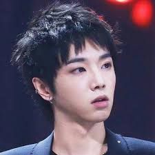 Jan 22, 2021 · 在華晨宇、張碧晨公開認女後，網友也丟出一家三口「全家福」，張碧晨手拿兩個白板，上面寫著母：張碧晨、女：華迎晨。而華晨宇面帶慈父笑容，一手抱著女兒，一手拿著寫著自己名字的白版，推測是去年帶女兒報戶口時所拍攝的照片。 Hcy åŽæ™¨å®‡ Home Facebook