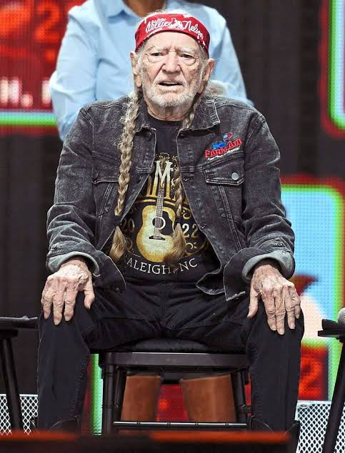 Willie Nelson, 92, Knows He's Got 'Finite Amount of Time Left' and 'Wants  to Use It Wisely' Amid Tour