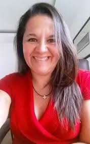 La mujer refugiada tiene un rostro más bien académico