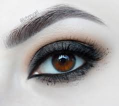 We have a simple smokey eye makeup instruction. Three Grunge Makeup Looks Brown Smokey Under Eye Accent Avril Lavigne S Smile Tutorial January Girl Beauty Fashion And Lifestyle Blog