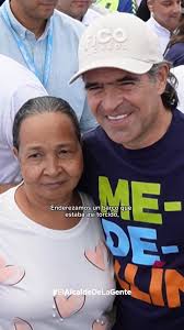 En esta Navidad, #ElAlcaldeDeLaGente le envía un mensaje de gratitud y  esperanza a toda Medellín. Invita a compartir en familia, a cuidarnos entre  todos y a mantener viva la ilusión de una ciudad ...