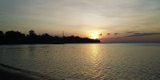 Gambar pemandangan waktu senja di tepi pantai bagikan contoh. Jika Kamu Ke Maumere Nikmati Keindahan Senja Di Pantai Wairterang Halaman All Kompas Com