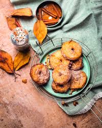 Beignets Aux Pommes En 2020 Beignet Aux Pommes Recette Beignet Aux Pommes Beignets