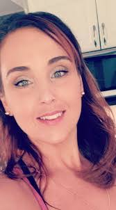 Ashley Rettig's Instagram, Twitter & Facebook