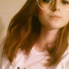 Sarah Hecker's Instagram, Twitter & Facebook