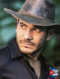 👉El actor cubano Carlos Enrique Almirante, actualmente radicado en Miami,  sigue brillando con fuerza en cine, teatro y televisión. Hijo del gran  Enrique Almirante, lo vimos crecer en nuestras aventuras cubanas… y