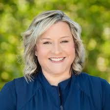 Elizabeth Stanford's Instagram, Twitter & Facebook