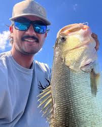 Stuck a grown one today and he wasn't coming off. Called Ben Ballou and he  ripped it out and we were back to fishing in a couple minutes. • • • • @