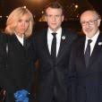 Agent d'assurance de profession, xavier bertrand s'est marié le 11 juillet 1998 à emmanuelle gontier, conseillère en ressources humaines. Xavier Bertrand Et Sa Femme Emmanuelle Gontier Lors Du 34eme Diner Du Conseil Representatif Des Institutions Juives De France Crif Au Carrousel Du Louvre A Pa Purepeople