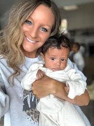 Kelly Kangas's Instagram, Twitter & Facebook