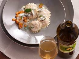 Handgemachte Kurbisravioli Mit Gorgonzola Dolce Rezept Kurbisravioli Ravioli Kurbis