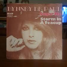 Se produkter som liknar Lynsey De Paul