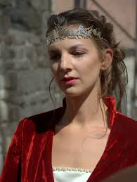 NK Innlandet: Middelalderdagene, Hamardomen. Visning av Kunsthåndverk på  kropp,