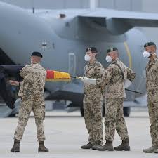 Soldiers move through snow in logar province; Heimlich Still Und Leise Nato Lasst Afghanistan Allein Zuruck Im Krieg Breitengrad Br Podcast