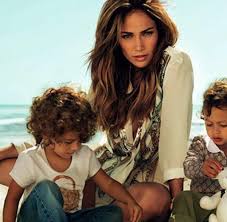 Ganz offen spircht jennifer lopez (41) in einem neuen interview über ihre eheprobleme. Neue Gucci Kampagne Jennifer Lopez Zeigt Ihre Luxus Zwillinge Welt