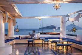 Hotel nel centro dell'isola di panarea, con una suggestiva vista di incomparabile bellezza e immerso in un lussureggiante giardino. Hotel Lisca Bianca Hotel Panarea Italy Overview