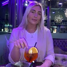 The former man united ace, 35, partied into the early hours with snapchat model tayler ryan and her pals elise melvin and brooke morgan, all 21. Half Naked Women Pictured In Hotel Room With Wayne Rooney S Snapchat Model And Her Friends
