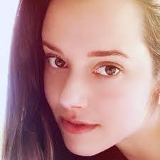 Miranda Moeller's Instagram, Twitter & Facebook