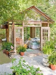 Un Coin Romantique Dans Votre Jardin Chalet De Jardin Habitable Chalet De Jardin Jardin Maison