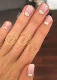 Gibt es eine aktion bei maniko, bei der du 4 nagelfolien gratis bekommst, wenn du 4 bestellst das kann dafür sorgen, dass sich obere schichten des nagels mit ablösen, was die nägel extrem angreift und kaputt macht. Schnell Einfach Und Lange Haltbar Was Ist Dran Am Hype Um Nagelfolie Faminino